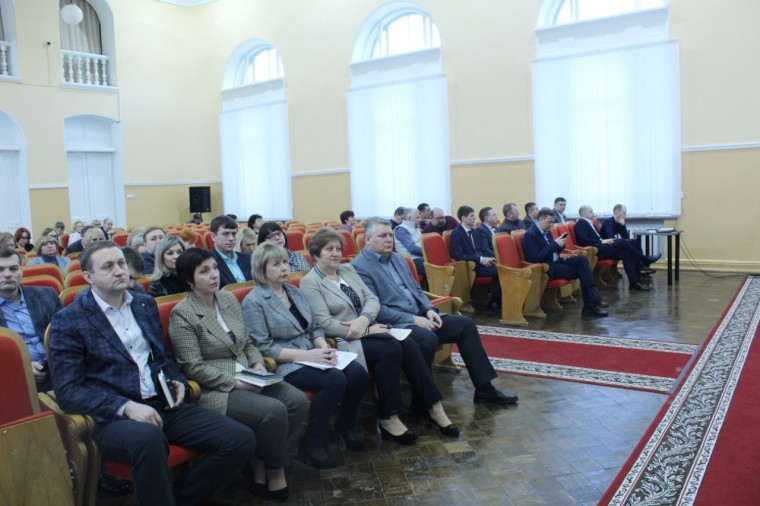 Глава Балашовского муниципального района Павел Петраков провел постоянно действующее совещание.